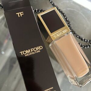 Tom Ford Architecture Radiant Foundation in Tan with Gold Accents